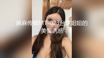  爆乳美娇娘户外勾引散步路人 差点翻车来了很多游客换地继续干 马路中央爆菊潮吹