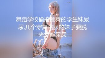 全景偷拍绿衣美少妇拉屎