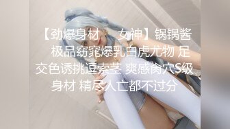 高档写字楼女厕偷拍长羽绒服美少妇 粉粉的肥厚两片