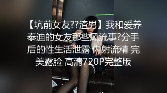 冒死爬气窗偷拍二楼粉嫩的妹子洗澡澡