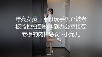 《极品CP魔手外购》商场女厕近景镜头先拍脸再拍逼，各种年轻美女小姐姐小少妇方便，大屁股潮妹透明内裤简直太骚了 (11)