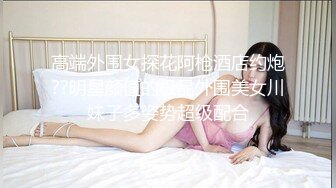 【新片速遞】 调皮儿子洗手间暗藏摄像头❤️偷窥48岁的无毛B妈妈洗澡