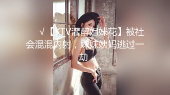 潜入办公楼 小手电强拍美少妇的小黑鲍