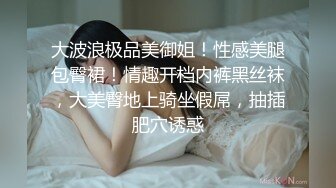 新人下海，极品微胖小妹性感诱惑诱惑大秀直播勾搭狼友，揉奶玩逼自慰呻吟，看着还害羞呢，精彩刺激不要错过