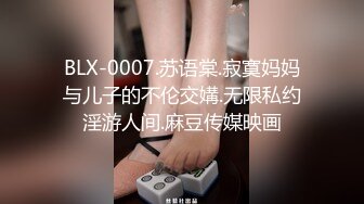 《魔手外购极品厕拍》商业城女厕偸拍多位少女少妇熟女方便，后位先拍脸再拍大白屁股，微胖小妹尿量惊人看得出来憋好久了 (5)