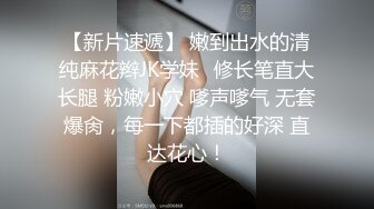 蜜桃臀清纯美妞厕所激情自慰，假屌吸在马桶上，骑乘扭动小腰，双指扣弄流出白浆