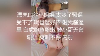 黑白丝露脸极品学妹的诱惑，羞涩中带着一点淫荡看起来还很骚，揉奶玩逼跳弹摩擦阴蒂