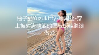 穿裙子最适合野战，配合淫秽的对话，真是绝妙