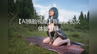 大神旅游景区一路走一路抄底众多的美女少妇眼界大开2 (4)