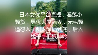 爬窗偷窥漂亮美眉光屁屁换衣服 皮肤白皙是贫乳 皮肤微黑是豪乳 你喜欢哪一个