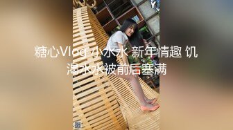   顶级美腿大学兼职清纯眼镜美女，外表纯纯却骚的很，坐在身上各种摸，吸吮大屌妹子很享