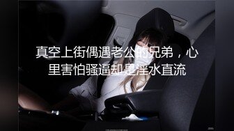 华东政法大学骚母狗 丁婕 手握男友的大鸡巴贪婪的舔舐 还边看电视边用鸡巴来摩擦牙齿 真是太会玩了