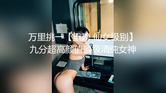 菠萝社很多人求的，抖M美少女福利姬【夏美酱】调教3P，道具肉棒各种凌辱玩肏，全程露脸，母狗属性拉满 (1)