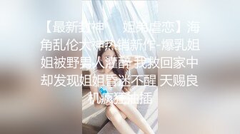  两个年轻粉嫩的社会渣女全程露脸被纹身小哥床上玩弄，激情上位让小哥从床上草到床下