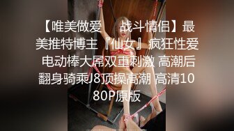 商场女厕偷拍漂亮的连衣裙美女 人美B更美