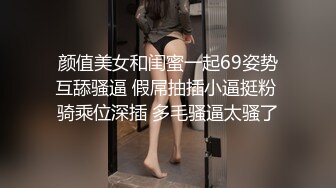   开档牛仔裤清纯又骚美女，和男友居家操逼，舔屌吸吮活很棒，肥穴骑乘自己动