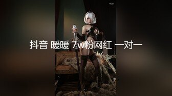  文静有点骚穴小美女，和炮友激情啪啪，侧入抱起来操，打桩机猛捅小穴，最后冲刺无套内射