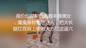 穿着传统的长裙也抵挡不住她风骚的心