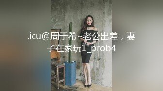 商场女厕偷拍长裙美女 看这眼神难道被发现了