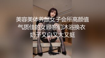 大神直接闯入商场女厕偷拍白白净净的馒头B小美女