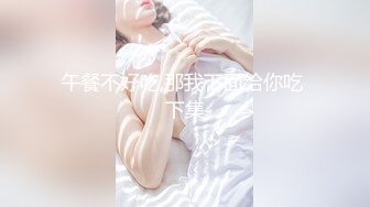 麻花辫卡哇伊网红美女！新人下海自慰！嫩乳骚穴，玻璃棒磨蹭洞口，插入猛捅娇喘