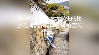 朋友在门口听我操逼，骚妇熟女不敢叫出声