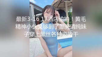 海边散步偶遇漂亮妹子在拍海边写真裸照