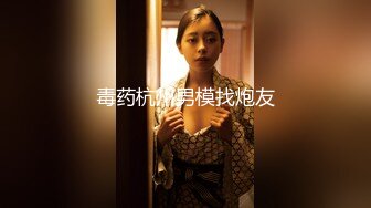 公司新来的颜值小妹深夜加班，全程露脸开档黑丝让小哥吃着奶子抠逼淫水直流