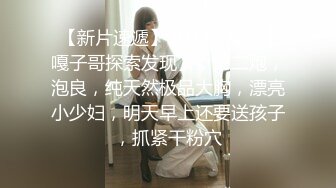 D罩杯极品美乳新人美妞喜欢玩诱惑，两个大奶子揉捏，手伸进内裤自摸，若隐若现就不让你看逼，往上视角揉搓奶头