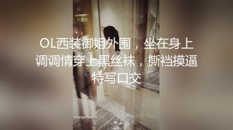 趁女友不在强行推倒了她还在上大学的漂亮美女表妹，开始不同意挣扎反抗，干爽后呻吟浪叫，干的越用力叫的越厉害!