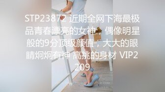 商场女厕近距离欣赏 形体教练冲劲十足的窄小洞口 喷出一条直线