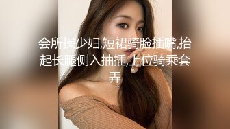 上海车展更衣室化妆间偷拍 两个漂亮车模换衣服隐形文胸里的两个圆圆的车头灯真漂亮,真想试驾这辆车