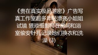 邪恶二人组下药迷翻身材不错的美少妇带回酒店换上黑丝各种姿势啪啪啪