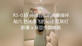 极品大奶妹扯着骚穴给狼友看特写，撅着屁股发骚，道具抽插