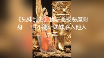   满背纹身萌萌哒双马尾美妞，无聊和炮友来一炮，特写深喉吸吮很卖力，主动上位骑乘，扶着屁股一顿猛操