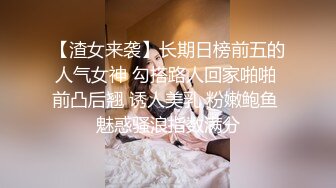 两个超嫩美少女，白皙屁股美乳嫩穴，约了个炮友轮流操，无毛粉嫩小穴，骑乘位猛操，扶细腰后入