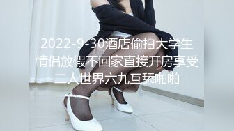 【眼镜败类探花】纹身小哥第三场，来了个轻熟女，埋头吃大屌，骑乘位大屁股猛砸，顶不住射了