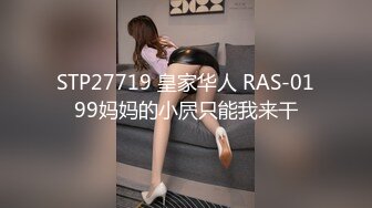 骚逼女友~晚上下班回来，像着了魔一样~衣服来不及脱，扑上来捉住我的鸡儿使劲在这里吃又舔~看她吃的骚劲~心里特刺激过瘾！！