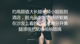 小吃店女厕偷拍学生妹的嫩逼已经被啪啪过了