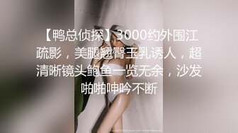 长相可爱的丸子头妹子，巨乳白皙奶，一黑一白