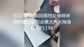 【OnlyFans】OF极品女神 Naomiii 付费福利，后备箱的专属礼物，打卡景点外拍，极品大屁股 12