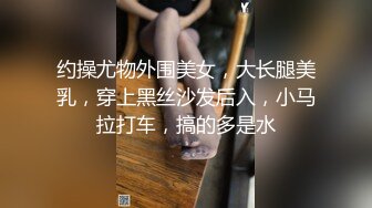 韵味十足骚女，乳交舔屌服务周到，扛起双腿就是操，大屁股上位骑坐，激情猛操浪叫