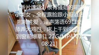 《极品CP?魔手?外购》大神潜入学生公寓女卫暗装针孔逼脸同框偸拍各种小姐姐方便，有美女有美鲍还有性感大阴毛