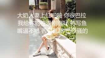 长发白皙人妻和老公在客厅里面女上位无套啪啪，俯视角度暴力打桩特写内射