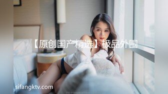 《极品CP魔手外购》想要精品必须作死后续！貌似男扮女装冒着风险藏身女厕~赤裸裸的拍脸拍逼有美女有极品逼4K原画 (2)