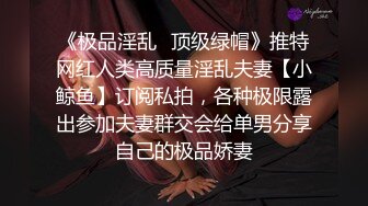 居家版性感小野猫露脸直播跟狼友撩骚互动一起打游戏，性感好身材完美展示，撅着屁股求草，掰开逼逼看特写